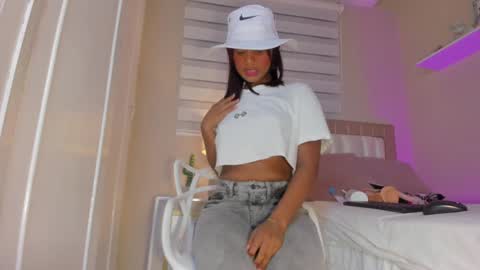 Snapshot of zoe_sky_ chatting on 02/05/25, 11:34 Hi guys i am Zoe online show from 02/05/25, 11:34
