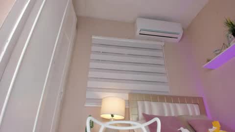 Snapshot of zoe_sky_ chatting on 02/19/25, 02:44 Hi guys i am Zoe online show from 02/19/25, 02:44