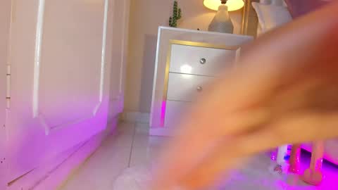 Snapshot of zoe_sky_ chatting on 03/11/25, 05:46 Hi guys i am Zoe online show from 03/11/25, 05:46