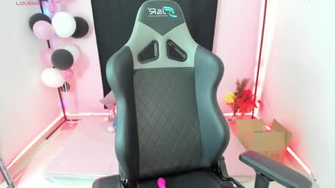 zoe_sullivan_ online show from 12/16/24, 09:35