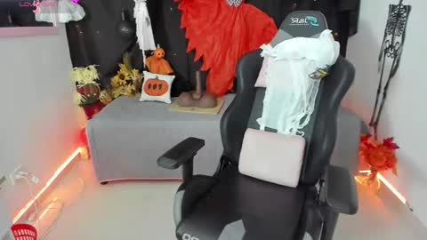 zoe_sullivan_ online show from 10/02/25, 10:11