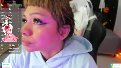 zoe_sullivan_ online show from 10/23/25, 09:52