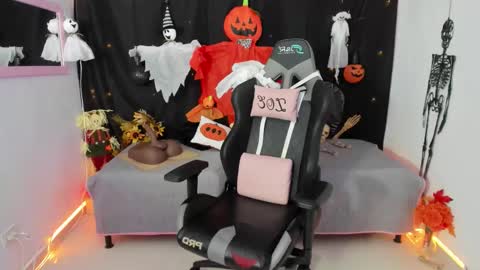 zoe_sullivan_ online show from 10/26/25, 09:15