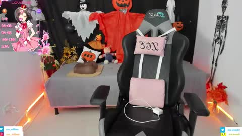 zoe_sullivan_ online show from 10/28/25, 09:35