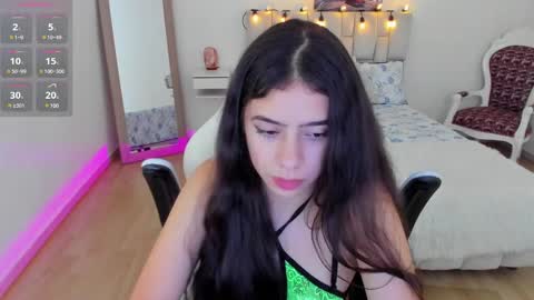 Snapshot of zoe_turnner_18 chatting on 01/18/25, 05:37 Zoe online show from 01/18/25, 05:37