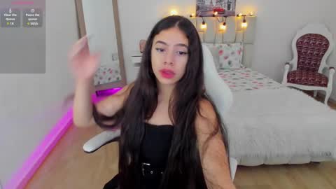 Snapshot of zoe_turnner_18 chatting on 02/05/25, 11:12 Zoe online show from 02/05/25, 11:12