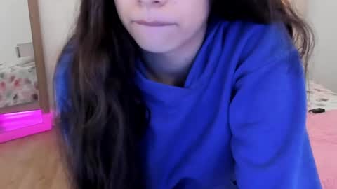 Snapshot of zoe_turnner_18 chatting on 02/20/25, 05:29 Zoe online show from 02/20/25, 05:29