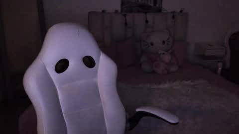 Snapshot of zoe_turnner_18 chatting on 11/19/25, 11:32 Zoe online show from 11/19/25, 11:32