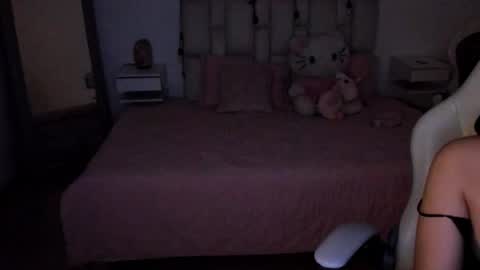 Snapshot of zoe_turnner_18 chatting on 11/21/25, 01:43 Zoe online show from 11/21/25, 01:43