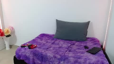 Snapshot of zoe_velvet chatting on 02/21/25, 05:46 Carolina online show from 02/21/25, 05:46