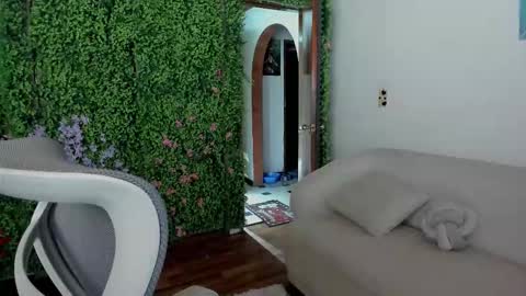 Snapshot of zoe_wattson chatting on 11/09/25, 03:05 Zoe online show from 11/09/25, 03:05