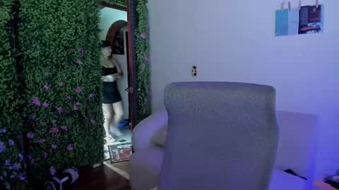 Snapshot of zoe_wattson chatting on 11/17/25, 02:17 Zoe online show from 11/17/25, 02:17