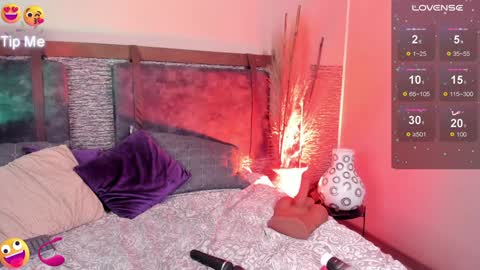 Snapshot of zoee_23 chatting on 02/06/25, 01:43 Zoe online show from 02/06/25, 01:43