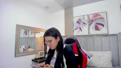 zoee_jhonson online show from 06/09/26, 07:36