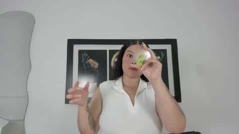 Snapshot of zoee_lov chatting on 09/24/25, 03:10 zoee online show from 09/24/25, 03:10