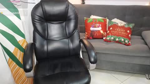 Snapshot of zoee_pamela99 chatting on 12/11/24, 08:39 pamela online show from 12/11/24, 08:39