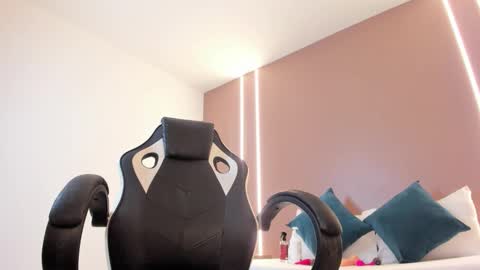 zoee_zi online show from 03/14/26, 08:36