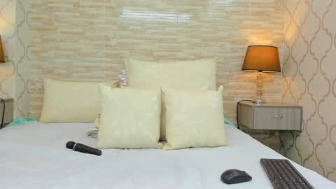 Snapshot of zoeesmitth chatting on 12/16/24, 12:06 ZoeeSmitth online show from 12/16/24, 12:06