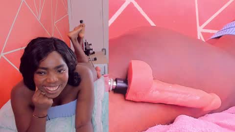 Snapshot of zoeethompson_cm chatting on 12/22/24, 01:45 online show from 12/22/24, 01:45