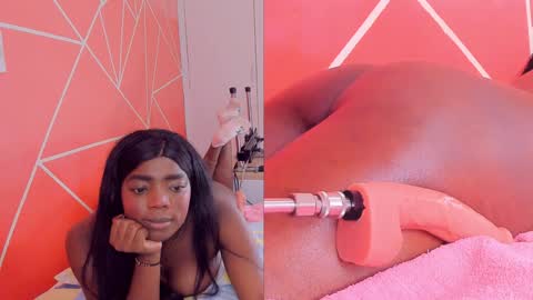 Snapshot of zoeethompson_cm chatting on 12/29/24, 01:56 online show from 12/29/24, 01:56