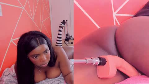 Snapshot of zoeethompson_cm chatting on 12/31/24, 12:36 online show from 12/31/24, 12:36