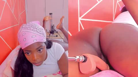 Snapshot of zoeethompson_cm chatting on 02/04/25, 01:13 online show from 02/04/25, 01:13