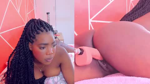Snapshot of zoeethompson_cm chatting on 02/15/25, 06:55 online show from 02/15/25, 06:55