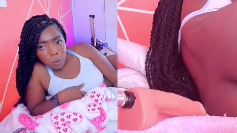 Snapshot of zoeethompson_cm chatting on 02/24/25, 11:30 online show from 02/24/25, 11:30