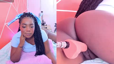 Snapshot of zoeethompson_cm chatting on 03/07/25, 11:07 online show from 03/07/25, 11:07