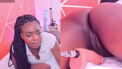 Snapshot of zoeethompson_cm chatting on 03/10/25, 02:16 online show from 03/10/25, 02:16