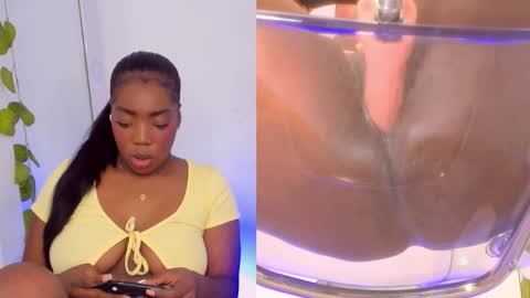 Snapshot of zoeethompson_cm chatting on 09/24/25, 11:24 online show from 09/24/25, 11:24