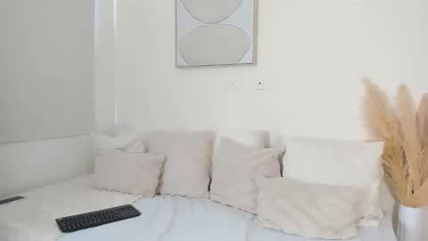 zoegarner10 online show from 11/19/25, 05:57