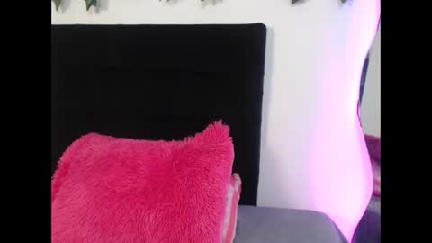 Laura  online show from 09/24/25, 04:27