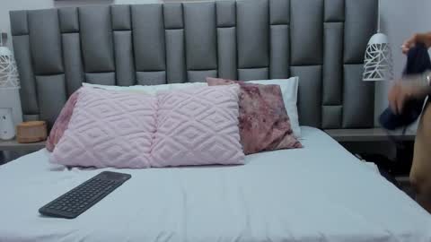 Zoe Krug online show from 02/24/26, 12:14