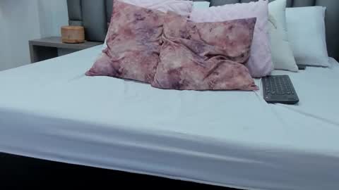 Zoe Krug online show from 02/26/26, 12:15