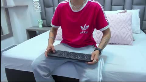 Zoe Krug online show from 03/24/26, 12:21