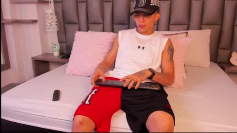 Zoe Krug online show from 03/26/26, 12:00