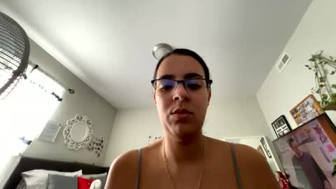 Snapshot of zoel87 chatting on 10/09/25, 02:04 LovelyLatin25 online show from 10/09/25, 02:04