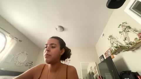 Snapshot of zoel87 chatting on 10/13/25, 02:50 LovelyLatin25 online show from 10/13/25, 02:50