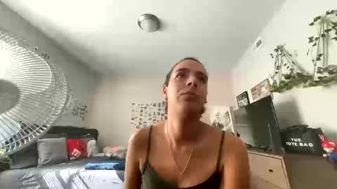 Snapshot of zoel87 chatting on 10/15/25, 03:34 LovelyLatin25 online show from 10/15/25, 03:34