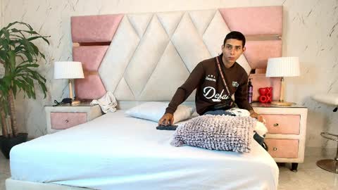 zoelucas online show from 04/04/26, 11:51