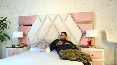 zoelucas online show from 04/16/26, 11:55