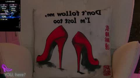 Snapshot of zoemesmerizee chatting on 12/15/25, 01:37 ZoeMesmerize online show from 12/15/25, 01:37