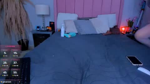 Snapshot of zoemiller32 chatting on 12/01/25, 12:15 CuteZoe online show from 12/01/25, 12:15