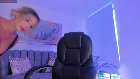 Snapshot of zoepresley chatting on 02/04/25, 09:20 Zoe Presley online show from 02/04/25, 09:20