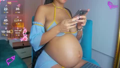 Snapshot of zoesantanna_ chatting on 11/04/25, 08:08 Zoe Santana online show from 11/04/25, 08:08