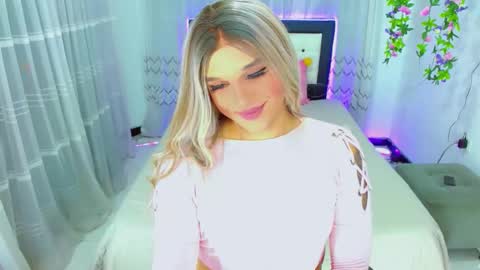 zoeschmmit online show from 05/19/26, 01:00