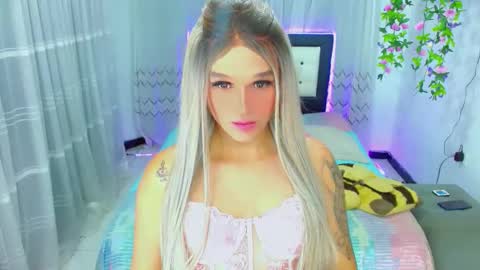 zoeschmmit online show from 06/05/26, 11:43