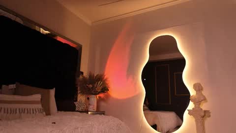 zoevidal_ online show from 11/10/25, 11:53