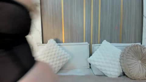 Snapshot of zoevold chatting on 11/12/25, 02:28 ZOE online show from 11/12/25, 02:28